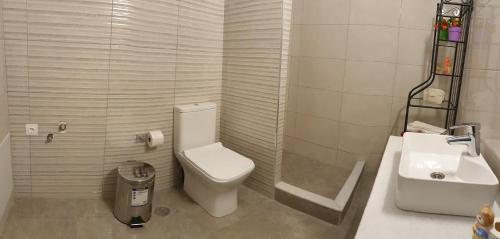 Ένα μπάνιο στο Rita's Appartements and Studios
