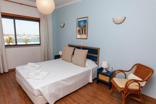 En eller flere senge i et værelse på Gama Marina View Apartment