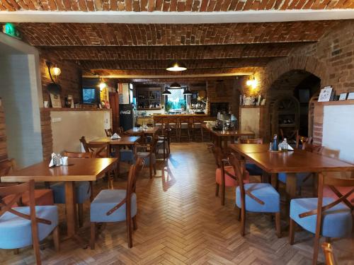 a restaurant with wooden tables and chairs and a bar at Stylowa Kolbuszowa in Kolbuszowa