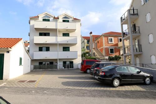 Apartment Oasis with free parking on premises