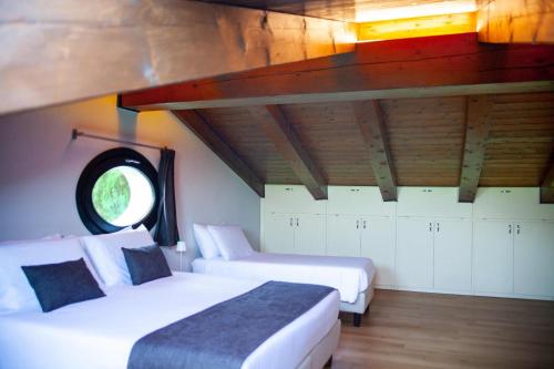 a bedroom with two beds and a window at Resort Villa Paola in Longiano