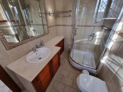 Apartamento com 3 quartos em frente a Praia