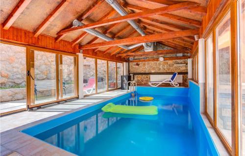 Kolam renang di atau dekat dengan Lovely Home In Starigrad With Kitchen