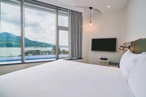 Postel nebo postele na pokoji v ubytování CHECK Inn Express New Taipei Tamsui