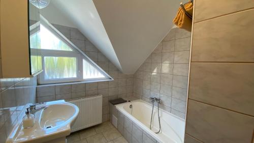 Un baño de Korall Apartman