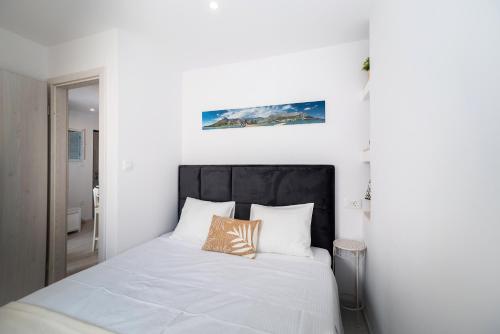 New cozy apartment - center of old town Omiš