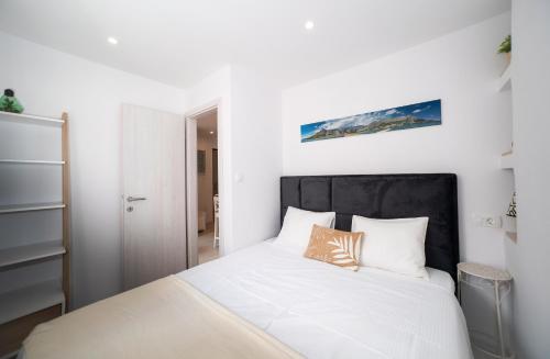 A bed or beds in a room at New cozy apartment - center of old town Omiš