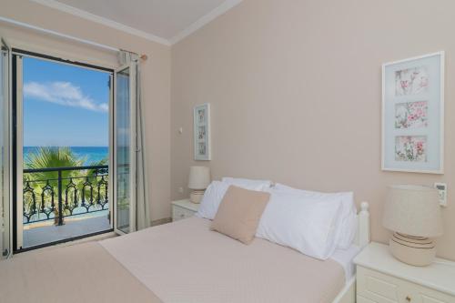 Villa Elizabeth - Seafront Classic Villa!
