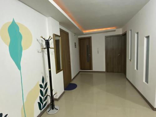a hallway with a room with doors and a pole at Departamento Los Ángeles - Valle de Los Chillos in Sangolquí
