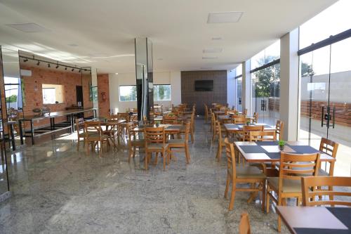 Restavracija oz. druge možnosti za prehrano v nastanitvi Pontal Executive Hotel