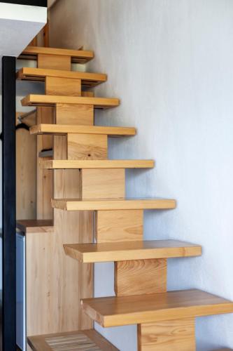a staircase in a house with wooden steps at Toni Retzo Rooms in Himare