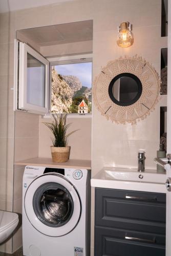 New cozy apartment - center of old town Omiš