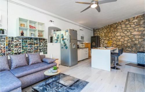 Kuchyňa alebo kuchynka v ubytovaní 1 Bedroom Cozy Apartment In Bakar