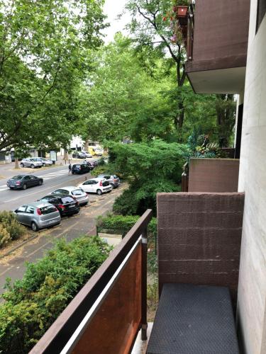 Ein Balkon oder eine Terrasse in der Unterkunft Studio Apartment near to Paris