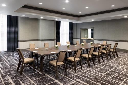 a conference room with a long table and chairs at Hyatt Regency San Francisco Downtown SOMA in San Francisco
