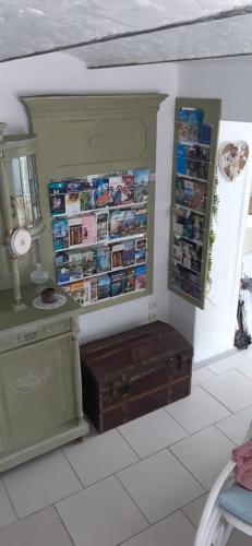 a room with a table and a chest in a room at LA P'TITE MAISON in Charleroi