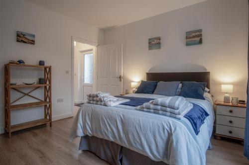 Postel nebo postele na pokoji v ubytování Shorelands - 1 Bedroom Apartment - Manorbier