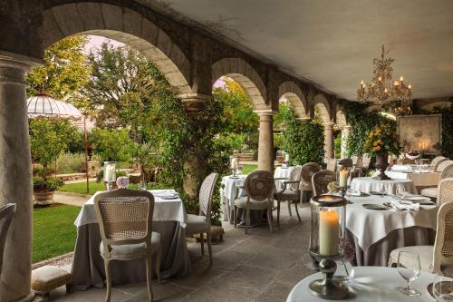 a dining room with tables and chairs in a restaurant at Borgo Santo Pietro in Chiusdino