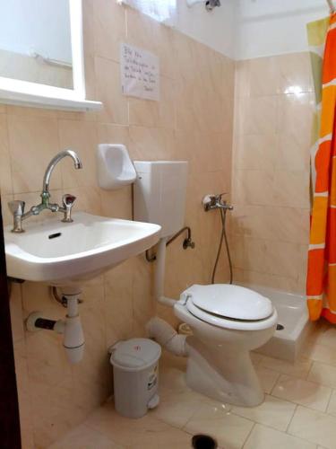 a bathroom with a toilet and a sink at Villa Fondas Roda in Roda