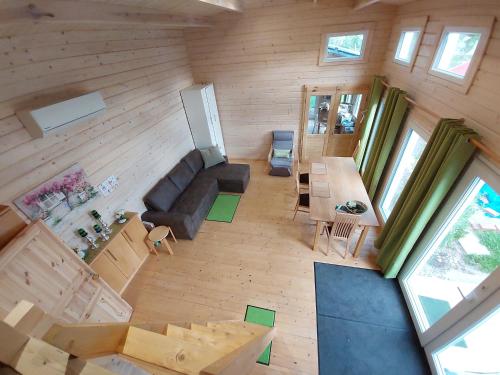an overhead view of a living room and kitchen in a tiny house at Chalet im Spiel- und Obstgarten in Keidelheim
