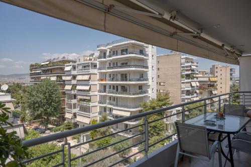 Flat w Parking at Flisvos Marina & SNFCC, 300mbps