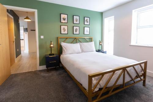 a bedroom with a bed and a green wall at Orchard Point in Southampton