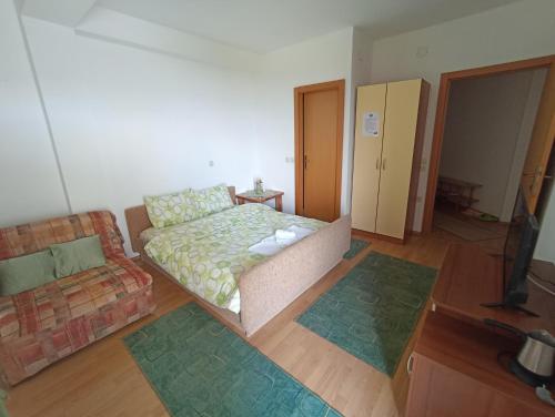 Ένα ή περισσότερα κρεβάτια σε δωμάτιο στο Vila Sara