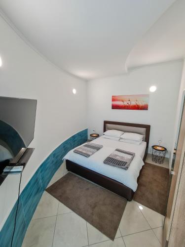 a bedroom with a bed in a room at Sole Mio Apartment & Wellness in Herceg-Novi
