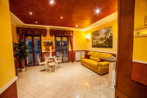 Un lugar para sentarse en Neptune prestige home near Rome