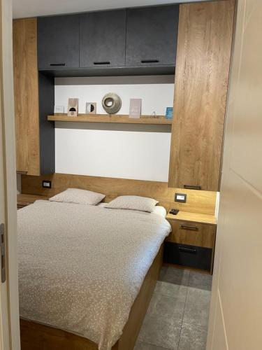 Posteľ alebo postele v izbe v ubytovaní Apartman Mala