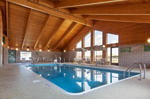 a large swimming pool in a large building at AmericInn by Wyndham Valley City Conference Center in Valley City