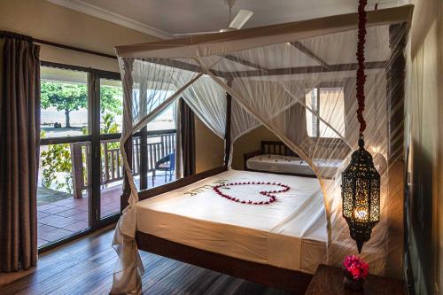Postel nebo postele na pokoji v ubytování VRclub Paje Palms Beach Resort