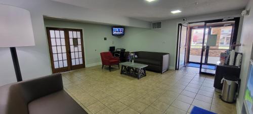 a room with a waiting room with a table and chairs at Motel 6-Kewanee, IL in Kewanee