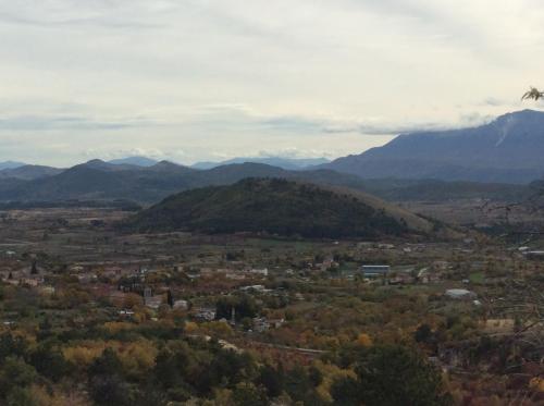 a view of a valley with mountains in the background at da sciuri case vacanza Barisciano in Barisciano