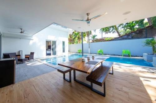 Playa Potrero - modern 3 BR home centrally located - Casa Coastal Serenity