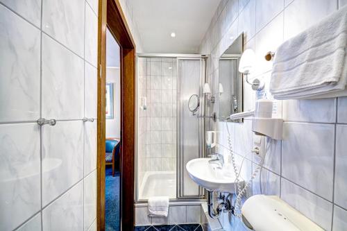 Koupelna v ubytování Hotel Alt Montjoie