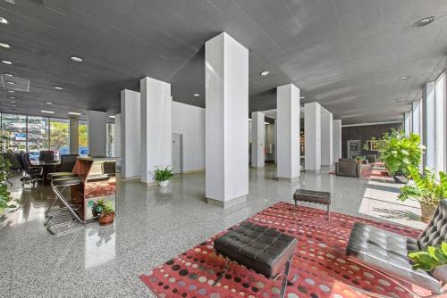 a lobby with a black couch and a red rug at 1109-Extra LG-King Bed-1 Free Park-Fast WiFi-DTW in Atlanta
