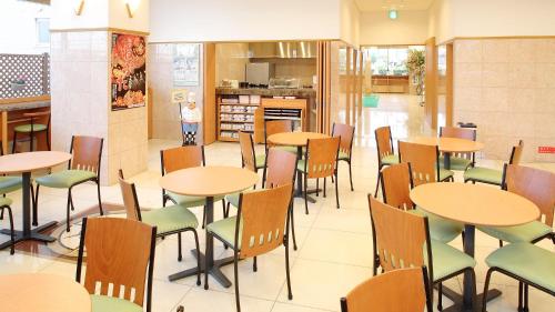 Restorāns vai citas vietas, kur ieturēt maltīti, naktsmītnē Toyoko Inn Hirosaki Ekimae