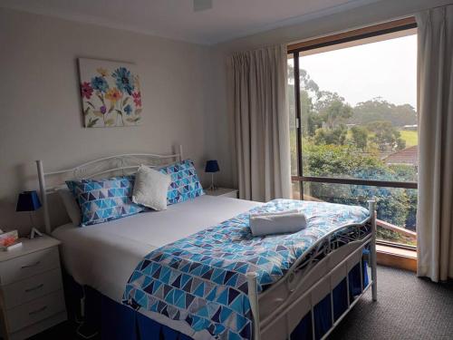 Un pat sau paturi într-o cameră la Baywatch St Helens 3 bed 2 bathrooms with views