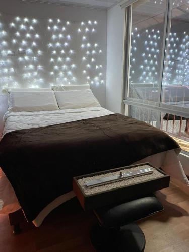 a bedroom with a bed and a window with lights at Buenavista Hotel Campestre - Pesca in Pesca