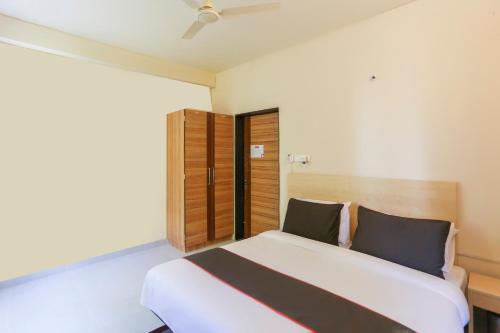 Katil atau katil-katil dalam bilik di Collection O Patra Inn