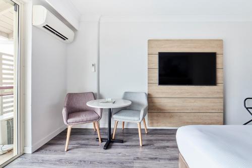 TV a/nebo společenská místnost v ubytování Novotel Cairns Oasis Resort