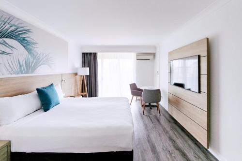 Postel nebo postele na pokoji v ubytování Novotel Cairns Oasis Resort