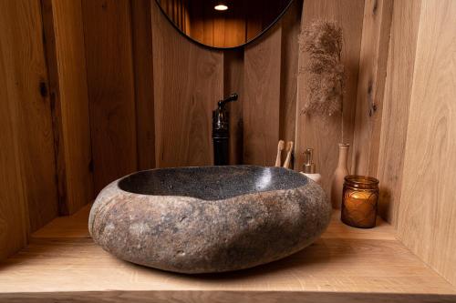 a bathroom with a large rock sink in a room at Urzeka in Drzewce