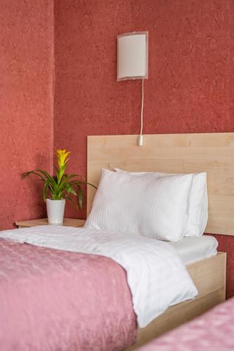 a bedroom with a bed with a plant on it at Šiaurės Vartai in Joniškis