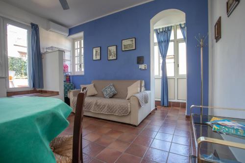 a living room with a couch and blue walls at Casa BabbaLuciana in Mondello