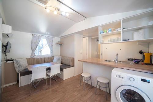 Mobile Home Cube - 3 Bedrooms, Terrace, Near Beach