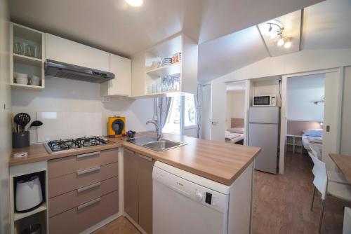 Mobile Home Cube - 3 Bedrooms, Terrace, Near Beach