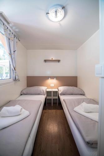Mobile Home Cube - 3 Bedrooms, Terrace, Near Beach