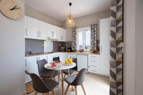 Plaka Modern Apartment